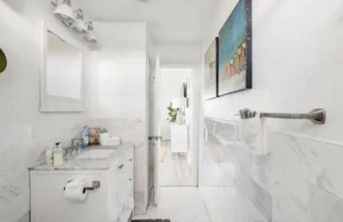 Beach House with Huge Deck and Great Views - Photo 16