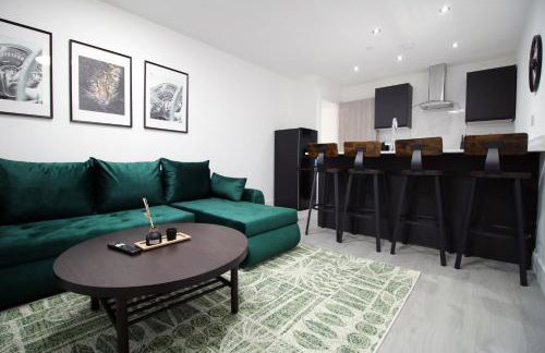 New Cardiff Bloc Exclusive Apartments By Prime Stays - Shops and Parking - Great for Groups and Families - Foto 3
