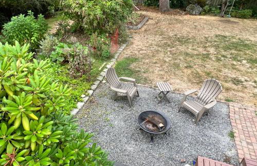 Spacious Retreat w/ Hot Tub. Perfect for Families - Photo 26