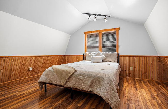 Andy Woods Lodge - 4 Bedrooms, 1.5 Baths, Sleeps 8 4 Home by RedAwning - Foto 6