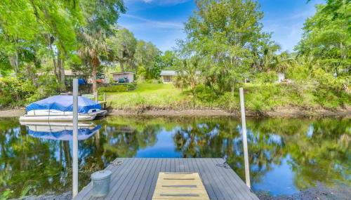 Relax Fireside Riverfront Inglis Duplex with Dock - Foto 2