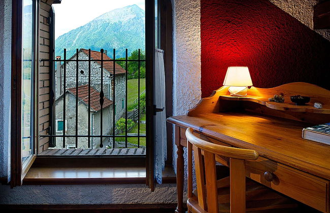 Cottage in Italy With Alpine Fireplace - Foto 7