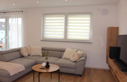 Großes Apartment mit Küche, Dusche, Badewanne, Balkon, Parkplatz vor dem Haus, ruhig gelegen, ADA4 - Foto 24