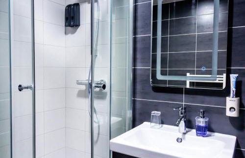 D&E - PARIS-DISNEY - HOLIDAYS APARTMENT - APPARTEMENT DE VACANCES - 5 CHAMBRES- 5 SDB - 5 BEDROOMS - 5 BATHROOMS - Netflix - Foto 34