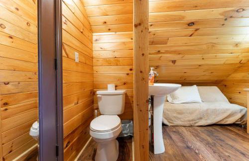 Hoot Owl with a private hot tub - Foto 17