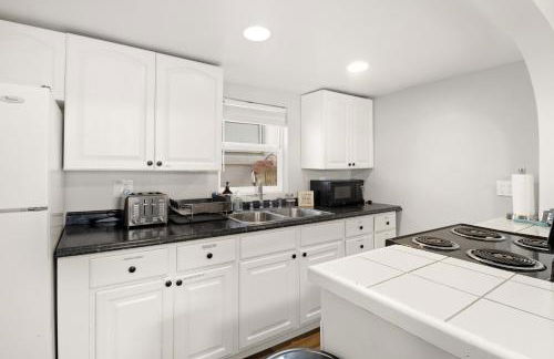 Charming, Historic! Walking Distance to Town! - Photo 9