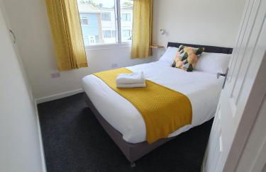 2 BR Beach Woods chalet with parking, 5 mins to beach - Foto 16