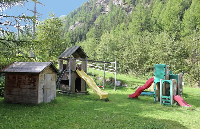 Chalet in Valais Near Ski Lift & Saas Valley - Foto 10