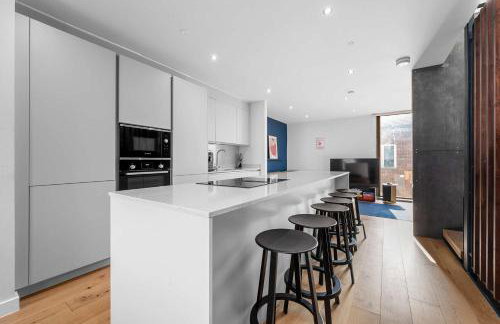 Luxury Canal St Villa with Free Parking - Foto 11