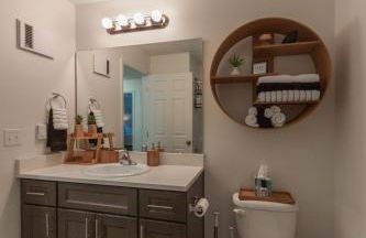 Modern and Stylish KING bed Wifi FREE Parking - Foto 16