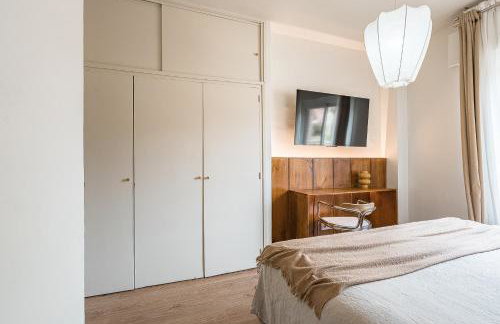 Barcelona Stadium Luxury Apartment - Photo 23