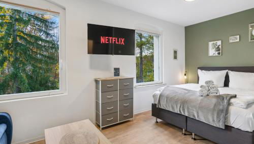 Vorstadtoase - 3 Personen - Apartment mit Queensize-Bett, Badewanne, Schlafcouch, Parken, Netflix, Nähe BER - Foto 3, towels