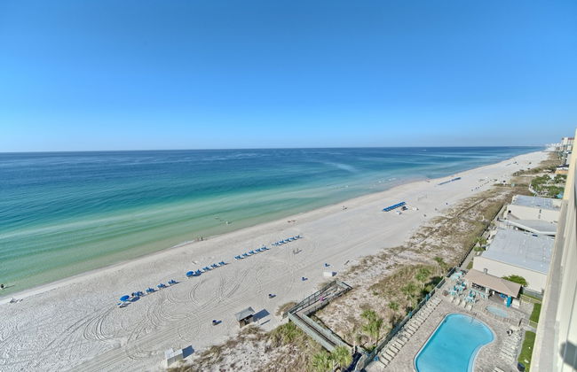 Luxurious Beachfront Condo with Beachside Pool Access and Free WiFi - Unit 1202 by RedAwning - Foto 38