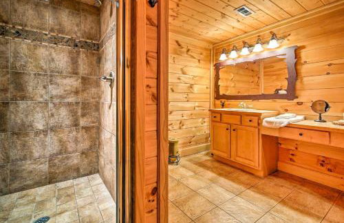 Lake Hartwell Lodge with Dock, Theater and Hot Tub! - Foto 29