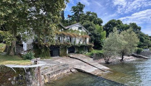 Luxury Lakefront Villa on Lake Maggiore with Private Beach - Photo 3, Garden view
