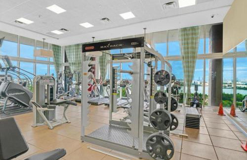 Luxury Apartment with Ocean and Park Views in Downtown Miami - Foto 29