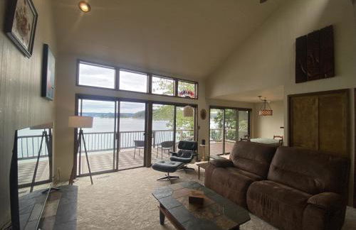 PNW MCM 155ft Private Waterfront Gem on Raft Island with Hot Tub - Foto 26