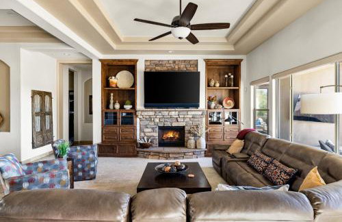 Desert Oasis with Pool Black Mountain Views - Photo 14