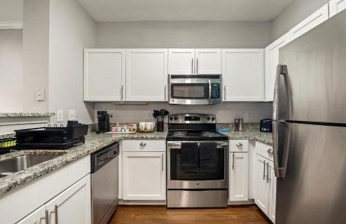 Luxury King Bed Suite - Pool - Gym - Parking - Foto 11