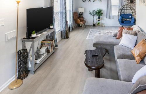 Euclid Near Lake Erie Cleveland king bed - Foto 12