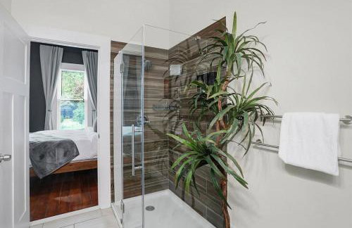 Prime location very close to downtown! - Photo 3