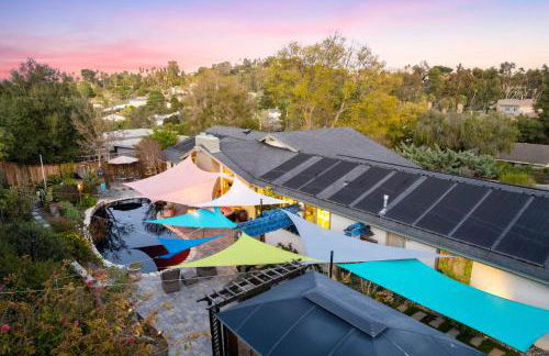 Nature-Inspired Stay with Pool, Fire Pits and More - Foto 67