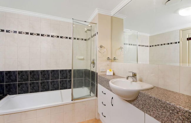 The Mediterranean Beachfront Apartments - Foto 48