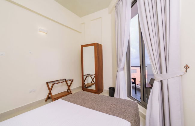 Marine Suites - Photo 26