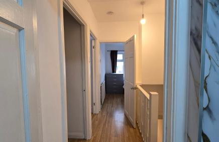 Cosy 3BDR Home With Free Parking In Harrow - Photo 19
