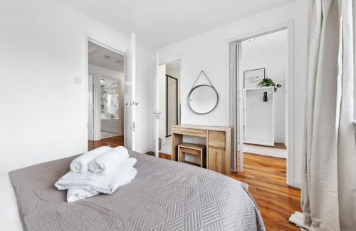 4 Bedroom House by Homestyles Hosts - Short Lets and Serviced Accommodation Islington - Private En-Suite - Foto 68