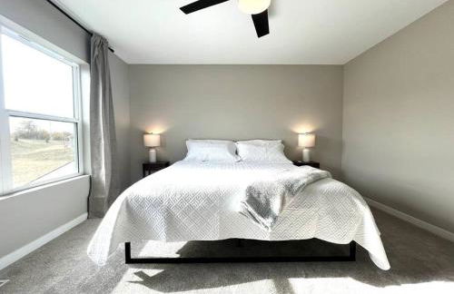 Central Cedar Falls Townhome - King Beds! - Foto 13