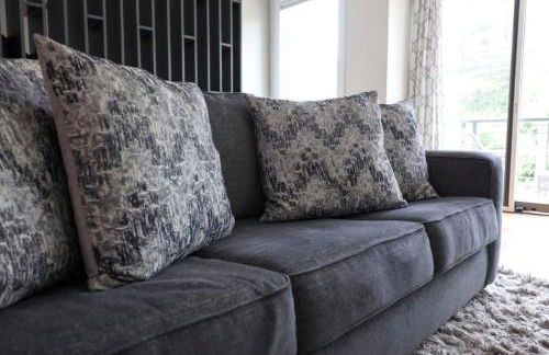 Modern Townhome, Large Game Room, 10min to Downtown! Sleeps 10! - Foto 14