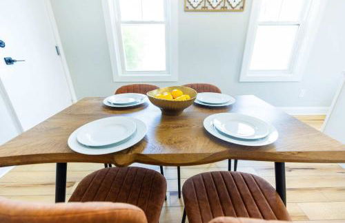 Jennifer's Broadway Cozy Gem w Fireplace King Bed - Foto 10