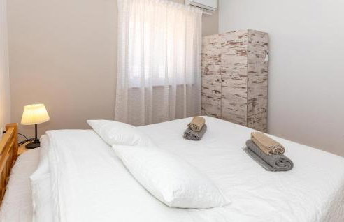 4 Bedroom Beautiful Home In Rogotin - Foto 24