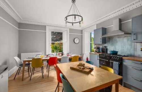 Rosebank House - 12 Guests, 6 Ensuite Bedrooms, EV point, Games Rooms, Wood Burner, Pet Friendly! - Photo 6