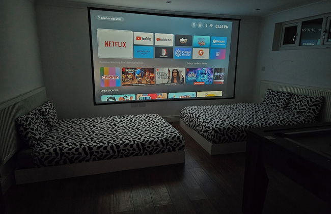 SnoozeDen Westmead – Windsor Castle & Legoland - Foto 7