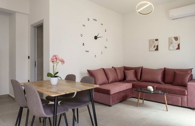 Parikia's Urban Oasis - Photo 14