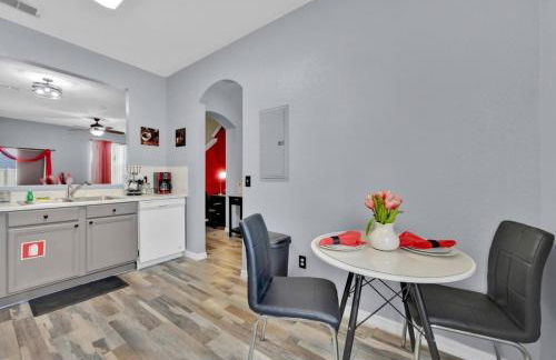 Themed Resort Home 15 min drive to Disney - Foto 9