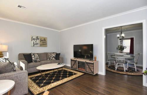 BLUE FLAMINGO'S CHARMING HOME-Heart of Tulsa2- Cherry St-Expo-11th - Foto 1