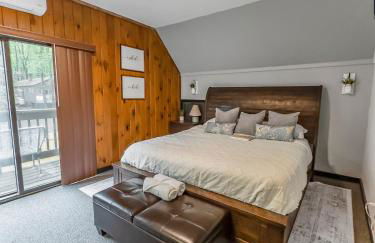 Italy Inspired Lakeview Chalet with Hot Tub - Foto 10