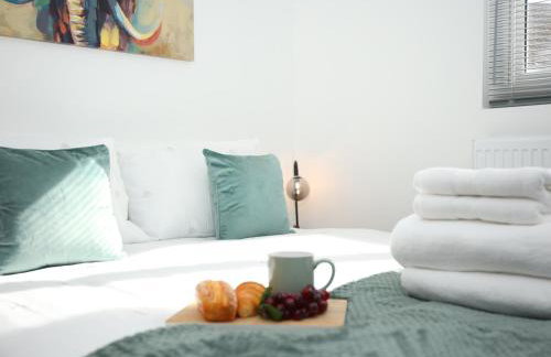 Comfortable Studio Apartment By N And N Stays Ltd, Peaceful Area Close to Cardiff Bay and Access Training Centre, Private Parking and Fast Wifi - Foto 16