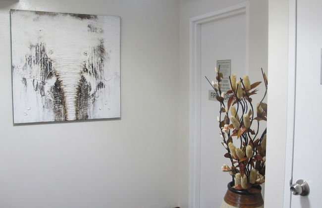 Sleek apartment Unit 87 - Photo 3