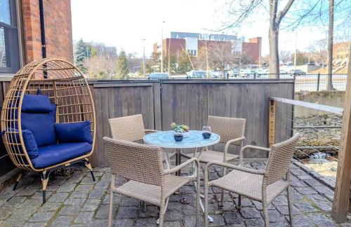 Jennifer's Historic Riverfront Loft Private Patio - Foto 29