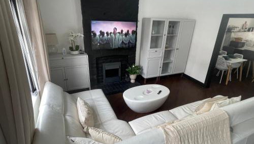 Slick Space for a Standish Stay - Foto 4