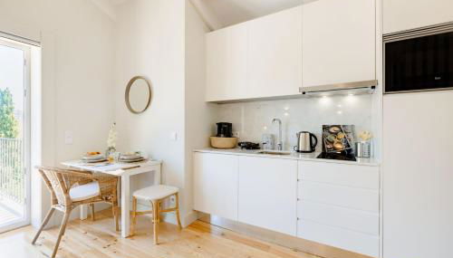 Porto Downtown Studio with Balcony - Foto 5