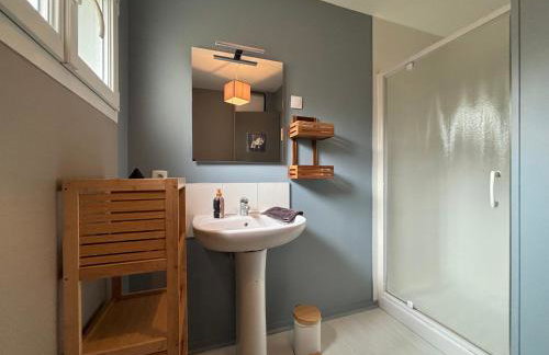 Embruns maison spacieuse rénovée 5 ch 3 sdb 2 WC belle terrasse aménagée barbecue à 250 m de la plage en plein centre d' Arromanches au coeur des plages du débarquement, proximité de Bayeux - Foto 21