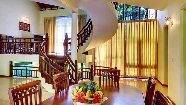 Coin salon dans le hall