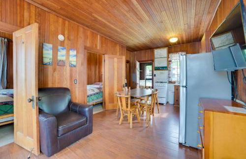 Sandy Beach and Sunset Views Cedarville Cabin 3! - Foto 6