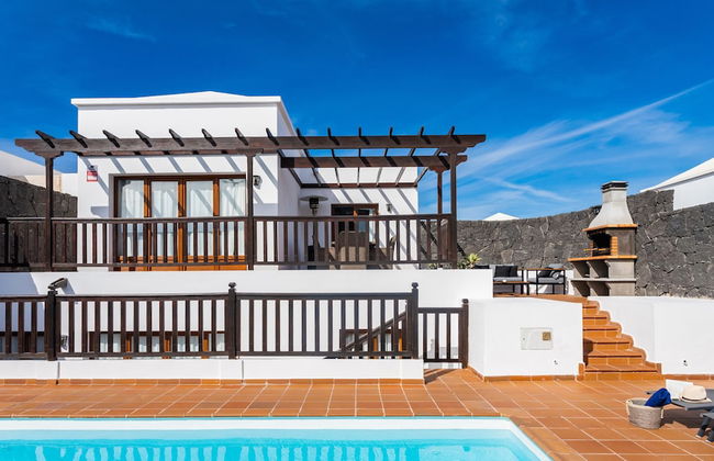 4 Bed Villa - Heated Pool, Pool Table, Bbq, Patio - Photo 25