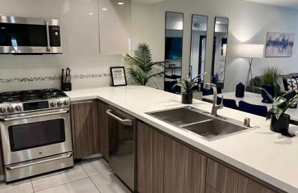 Century City Cozy 3 Bedroom Apartment with Parking 302,303 - Foto 7